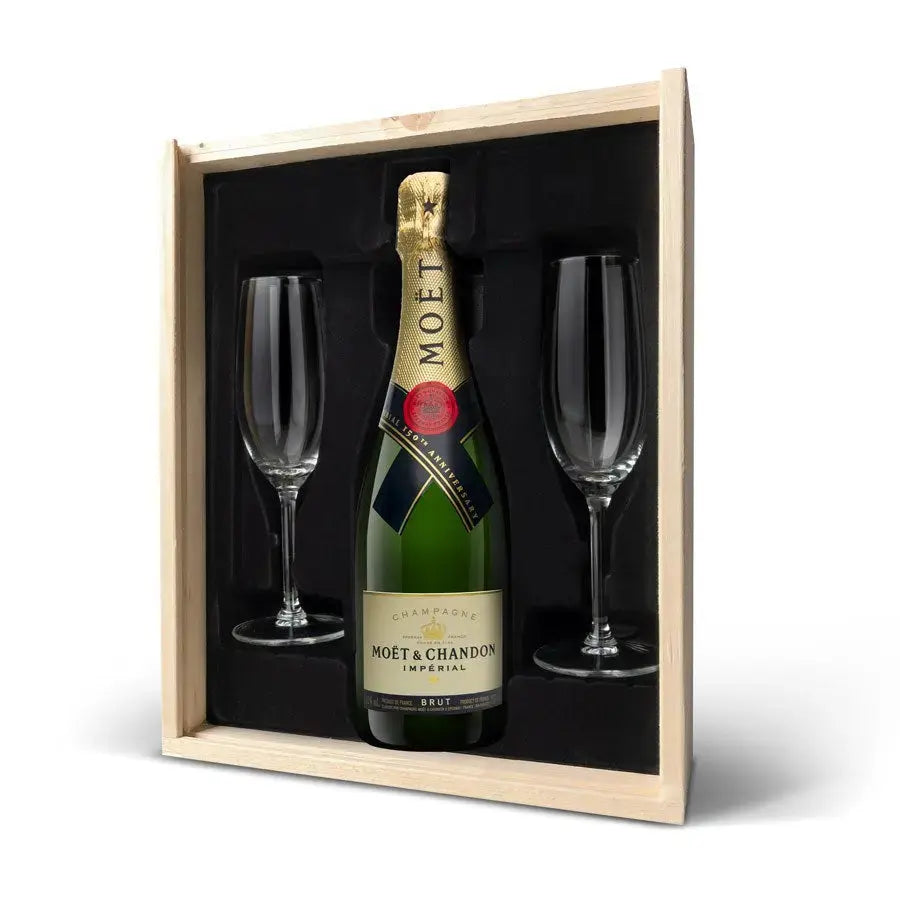 San Valentino in Amore: Champagne Moët & Chandon Brut con calici