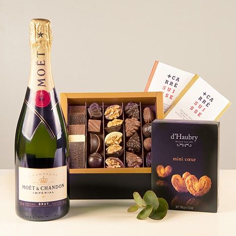 Product photo for Deliciously Sweet: Selezione di Cioccolatini e Champagne
