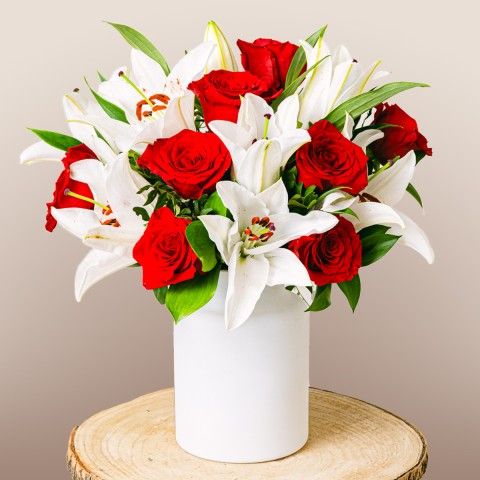 Product photo for Love Note: Rose Rosse e Gigli Bianchi