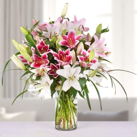 Sweet Delicacy: Gigli bianchi e rosa
