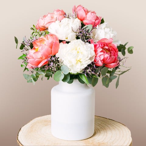 Coral Hug: Peonie Rosa e Bianche