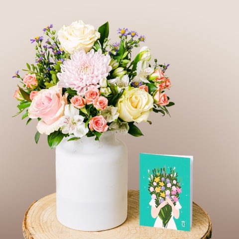 Eterna Belleza: Bouquet di fiori, vaso e biglietto di auguri