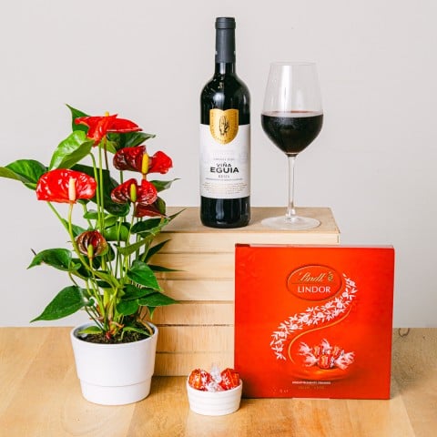 Cuori Rossi: Anthurium e Vino Rosso