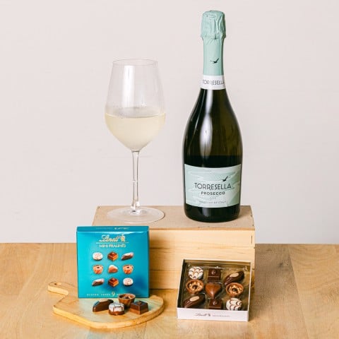 Product photo for Tempting Surprise: Spumante e mini Praliné