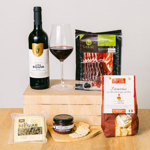Product photo for Strings Attached: Vino rosso e focaccine