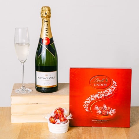 Brindisi di Dolcezza: Cava e Cioccolatini