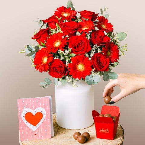 Un Momento Di Gioia: Rose rosse e gerbere
