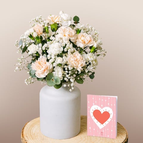 Fioriture Romantiche: Rose e Garofani