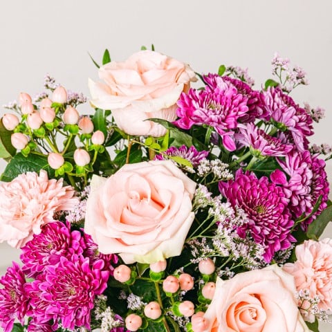Dolce Madre: rose e garofani highlight