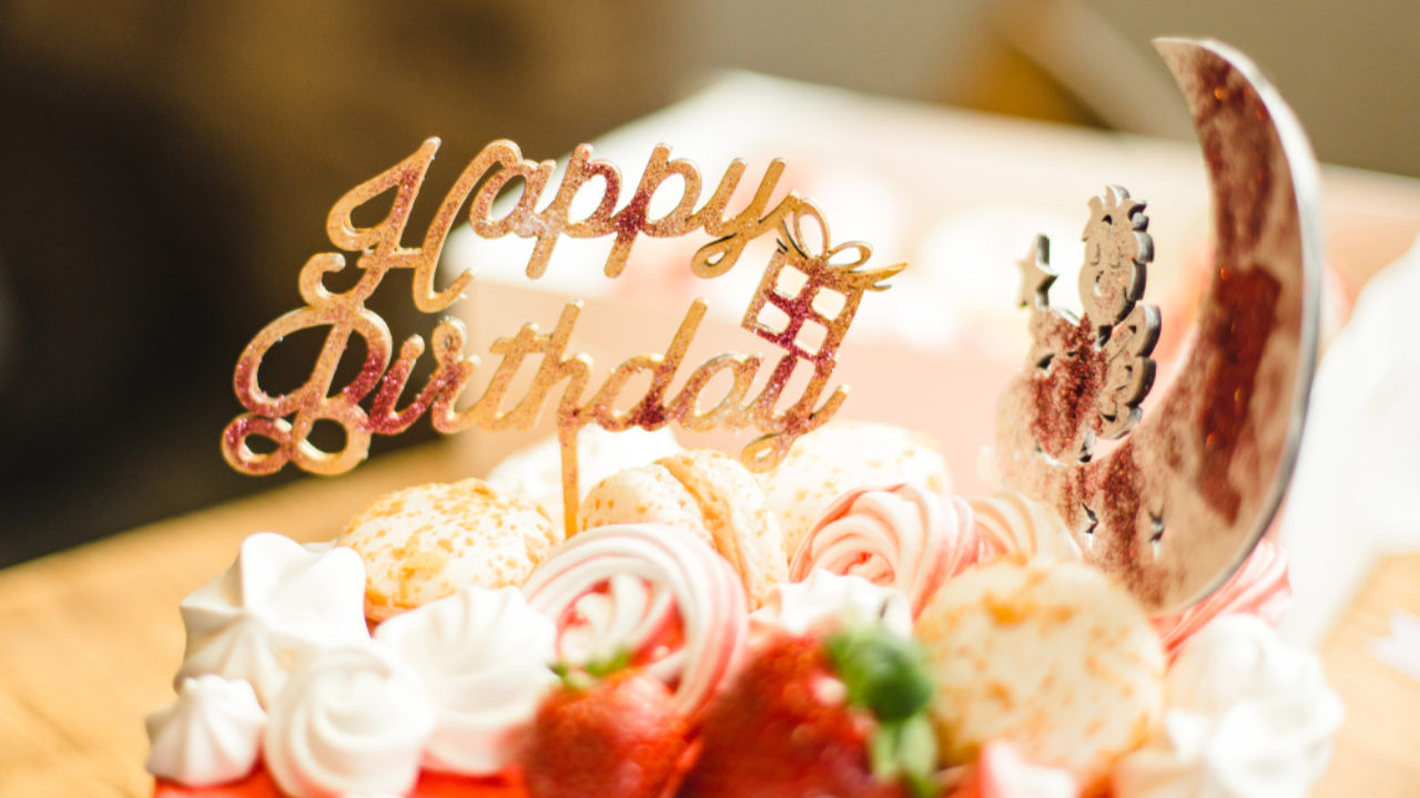 Come fare la scritta di buon compleanno sulla torta ⋆ FloraQueen IT