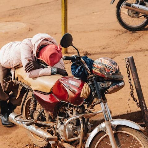 Traditional Flower Crafts of Kampala: A Guide - Flora Queen