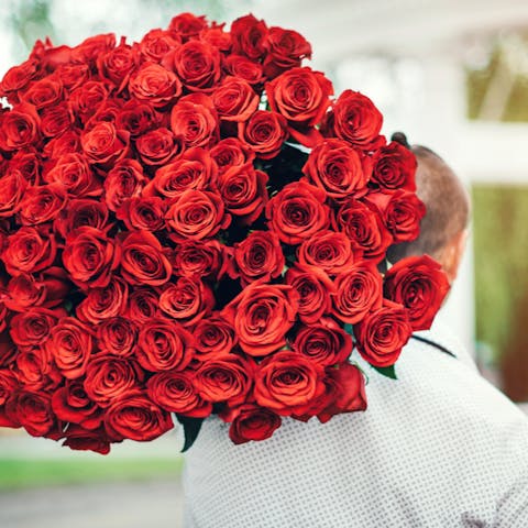 How to Keep Roses Alive: A Complete Guide to Rose Care - Flora Queen