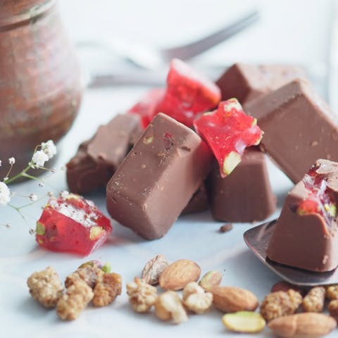 Flowers and Chocolate Delivery with FloraQueen: A Perfect Combination for Special Occasions - Flora Queen