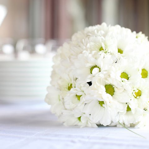 Discover the Meaning and Symbolism of Daisy Bouquet - Flora Queen