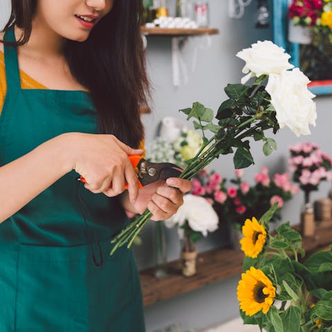 How to Keep Cut Flowers Fresh: A Guide to Help - Flora Queen