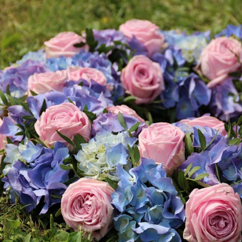 Knowing When to Send Flowers After a Death - Flora Queen