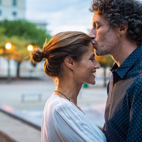 How to Be Romantic: Simple Ways to Spice Up Your Relationship - Flora Queen