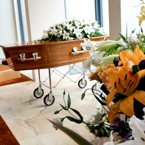 Flowers for a Funeral Home - Flora Queen