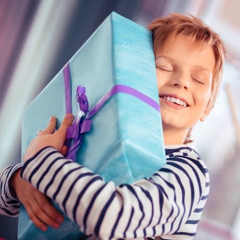 The Best Gift Ideas to Say “Happy Birthday Son” to Your Teenager - Flora Queen