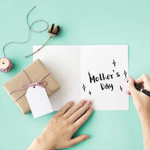 What to Write in a Mother’s Day Card - Flora Queen