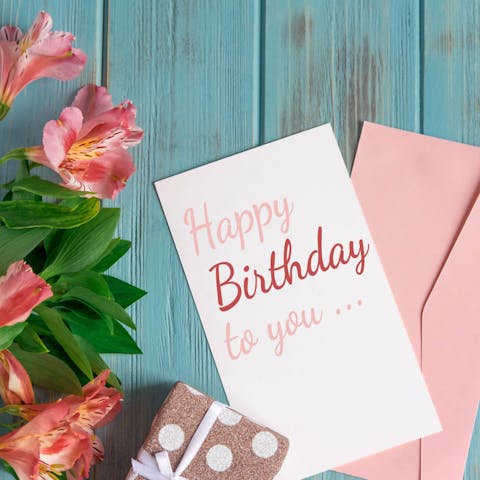 What to Write in a Birthday Card - Flora Queen