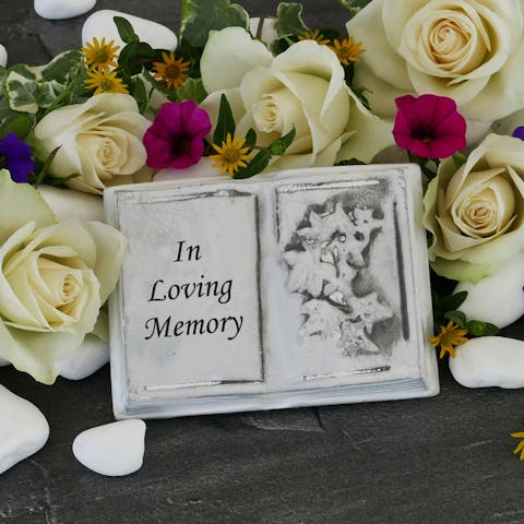 Express Your Condolences with a Flower Arrangement - Flora Queen