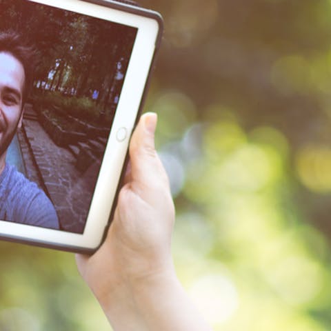 5 Ways to Keep in Touch with Friends Abroad - Flora Queen