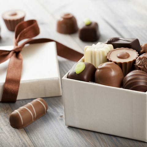 The history of chocolate baskets as a gift - Flora Queen