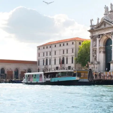 Send-flowers-to-Italy-if-each-city-were-a-flower Flora Queen